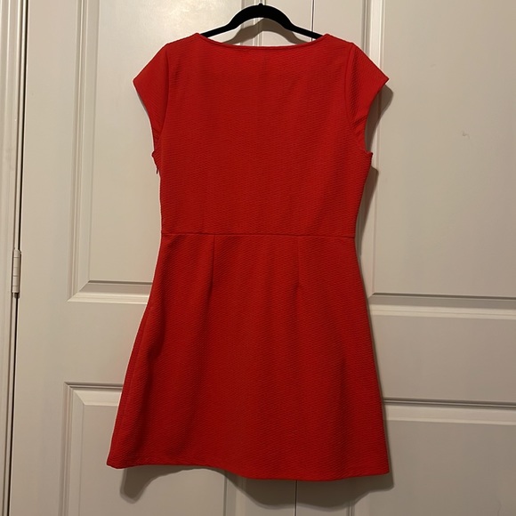 Gianni Bini cap sleeve red dress with side zipper. Size large. - Picture 4 of 4